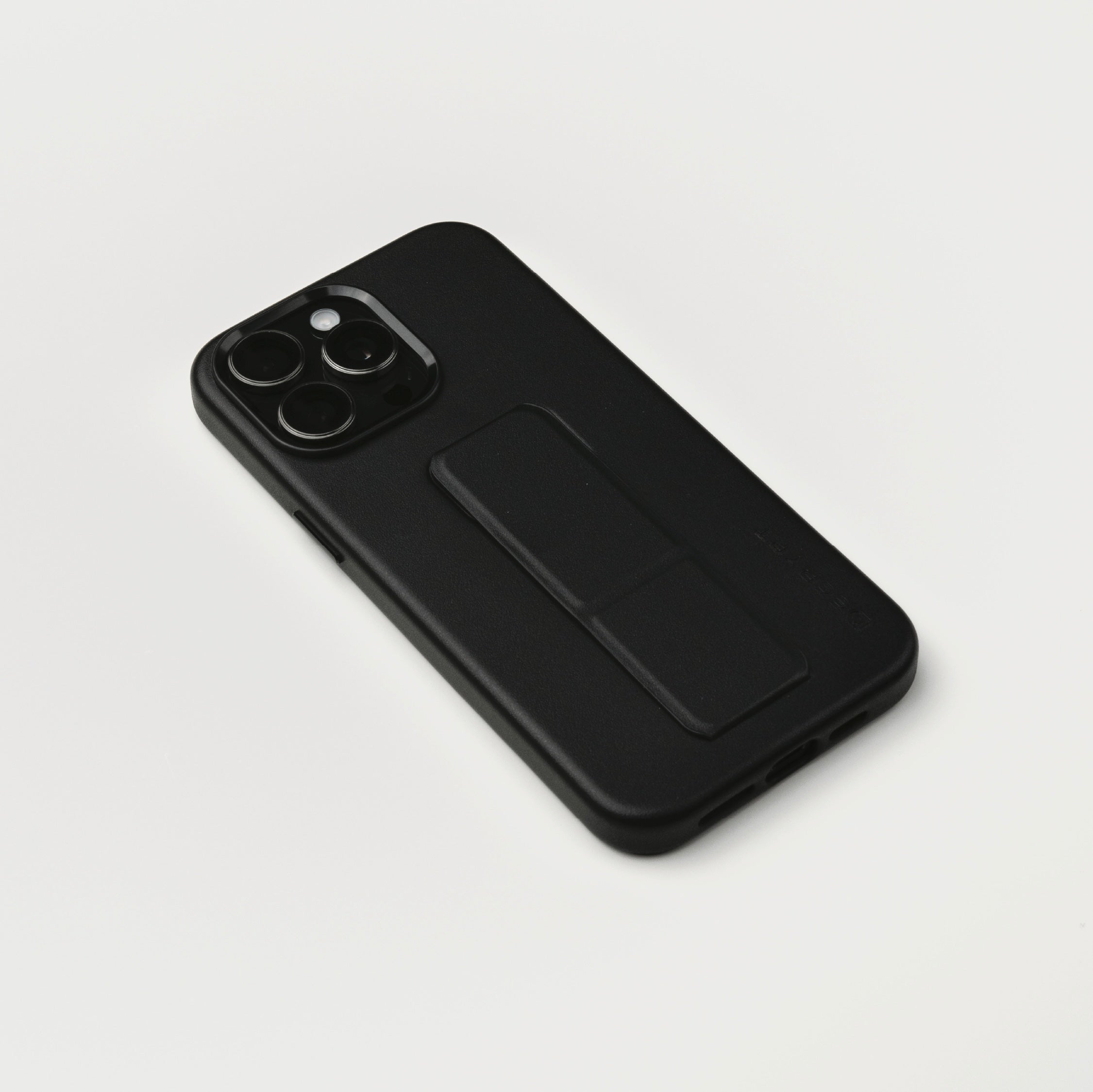 iPhone 15 Pro Max Magnetic Grip Leather Case